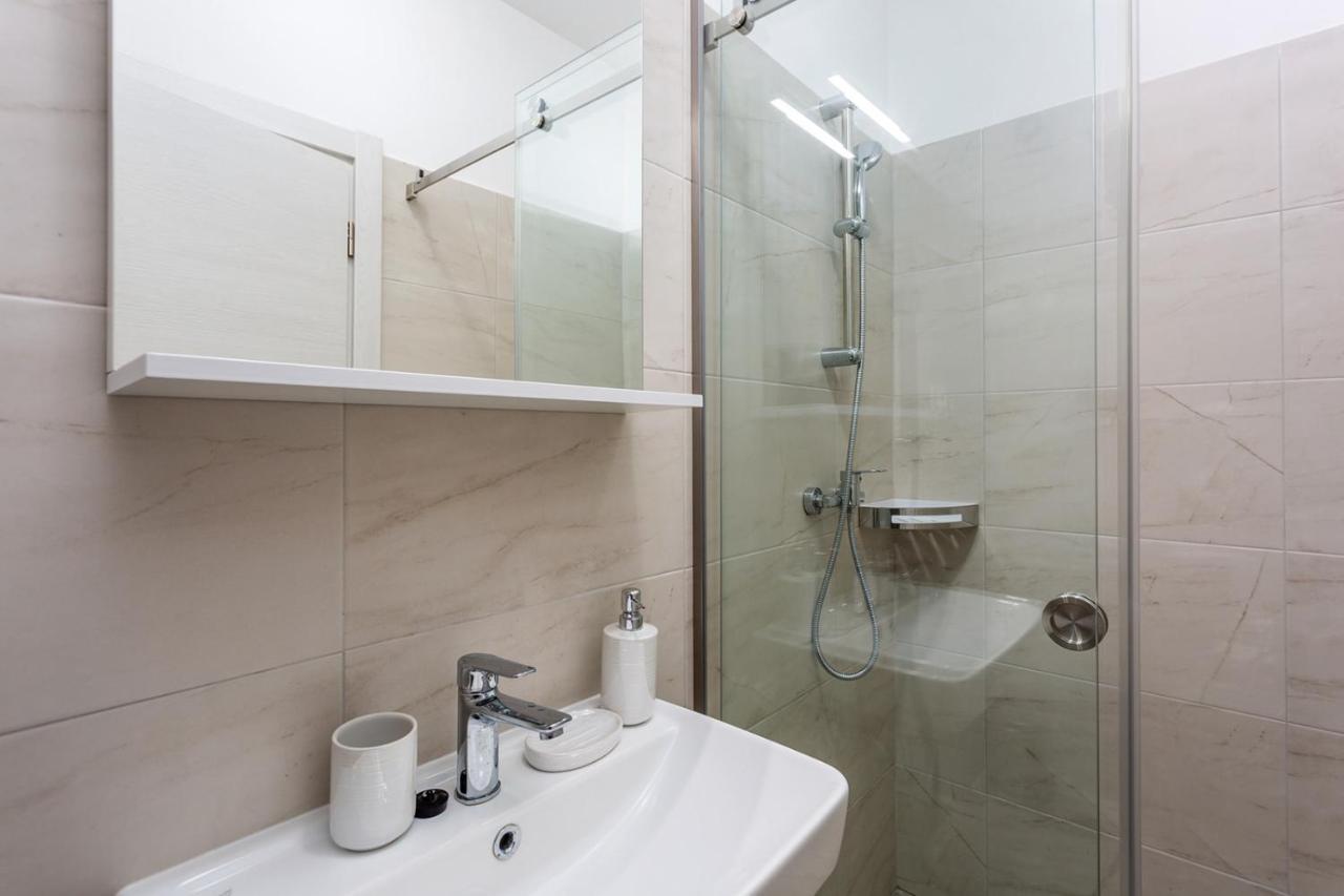 Kvarner Bay 4* - Apartments 1 & 3 里耶卡 外观 照片